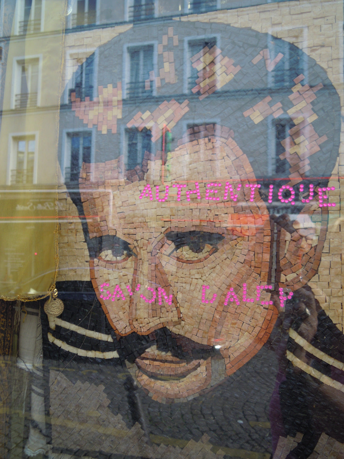 Authentique (Paris, France)